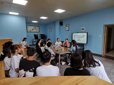 交通學院陳燕高級工程師在圖書館開展學科教授咨詢服務(wù)