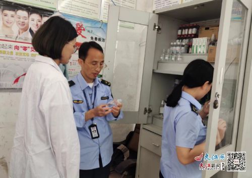 護航高考 崇仁縣市場監管局開展食品藥品安全監督檢查 圖