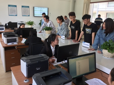 我校學(xué)生事務(wù)服務(wù)大廳試運(yùn)行