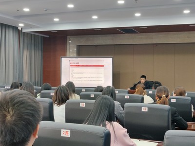 我館進行館員咨詢服務能力提升培訓